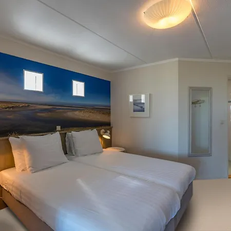Strandhotel Noordzee Hotel 3*