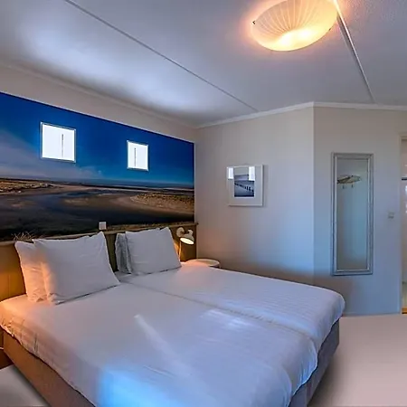 Strandhotel Noordzee Hotel 3*